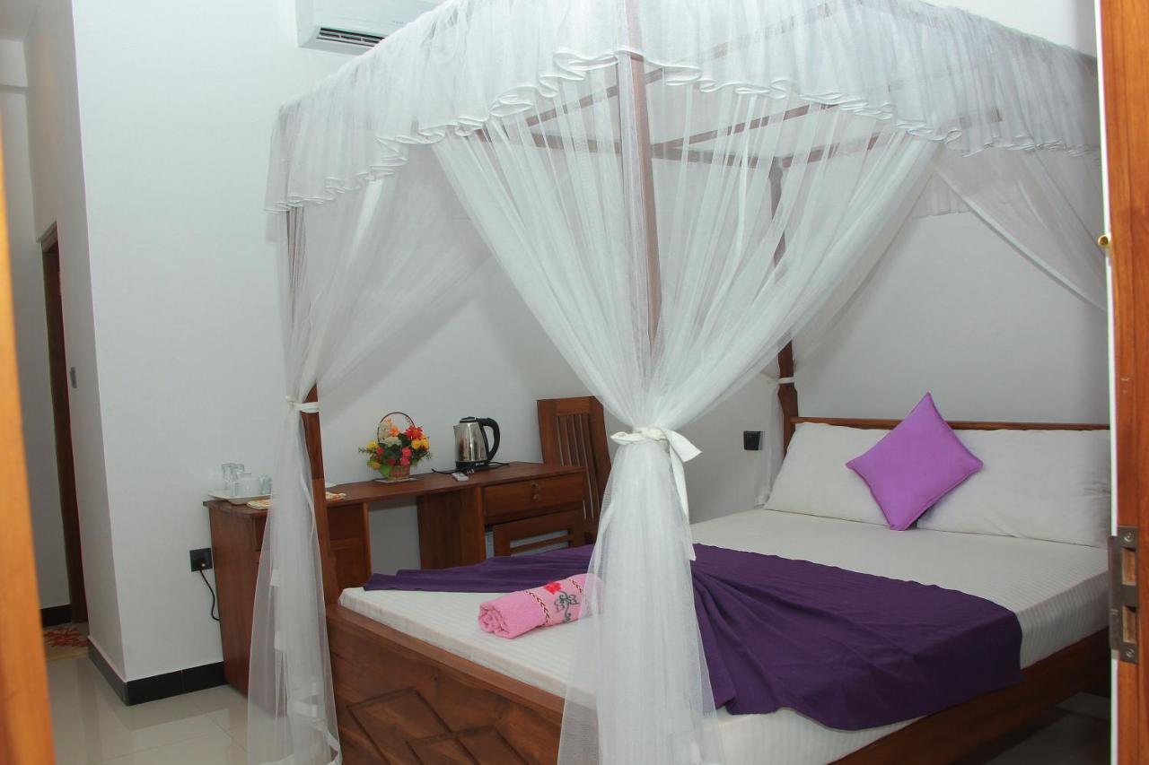 Maduranga N Guest Bed & Breakfast มิริสซา ภายนอก รูปภาพ