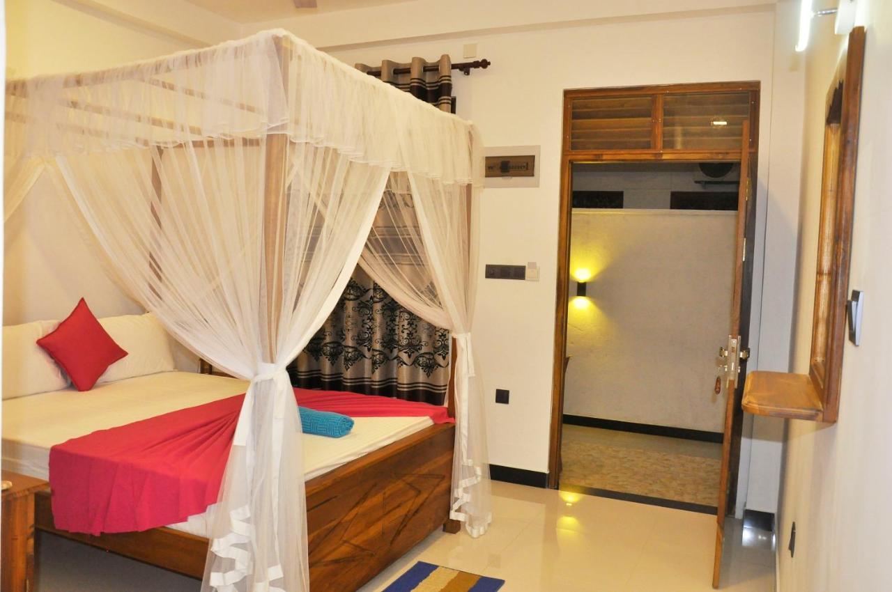 Maduranga N Guest Bed & Breakfast มิริสซา ภายนอก รูปภาพ