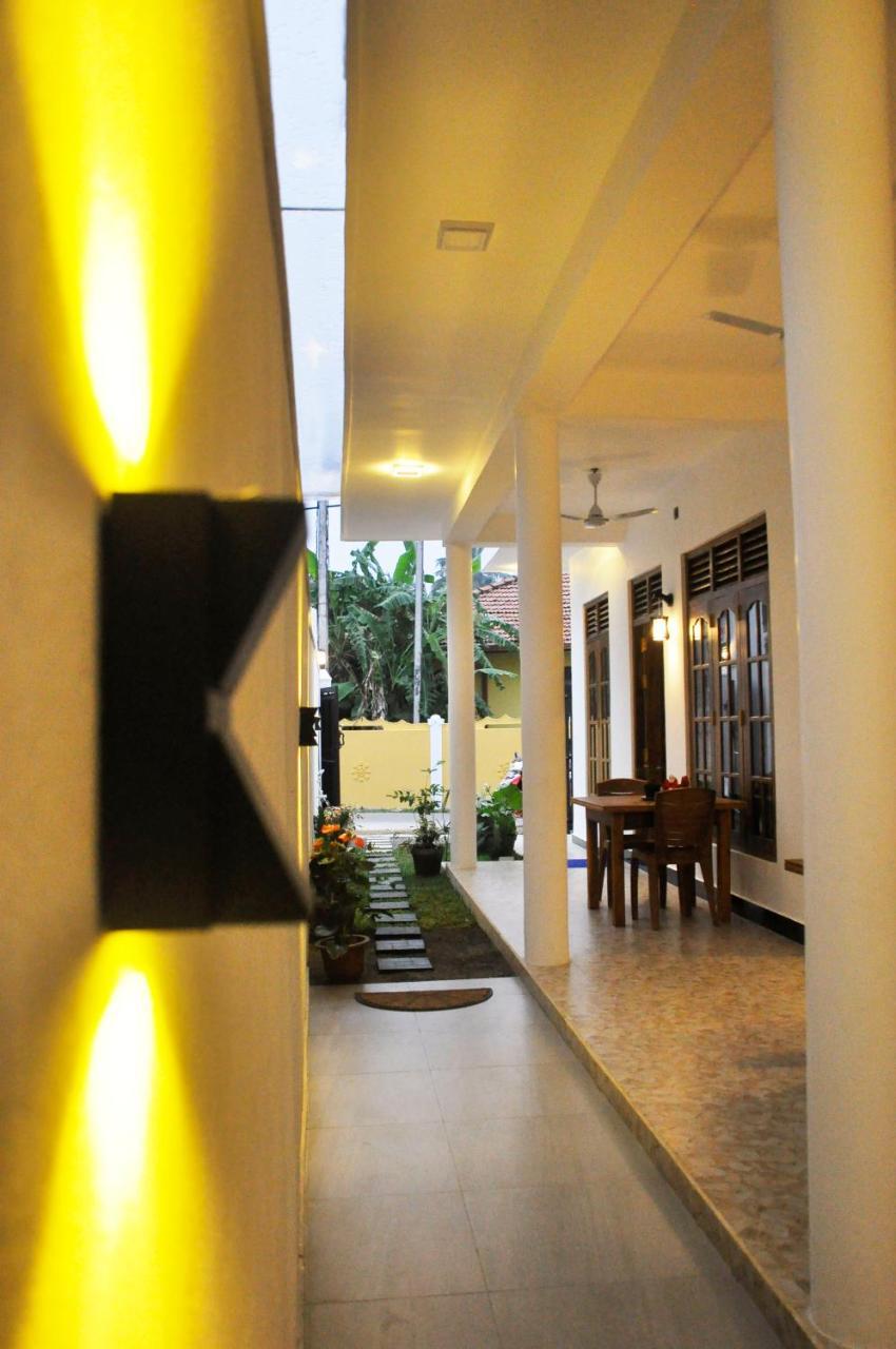 Maduranga N Guest Bed & Breakfast มิริสซา ภายนอก รูปภาพ