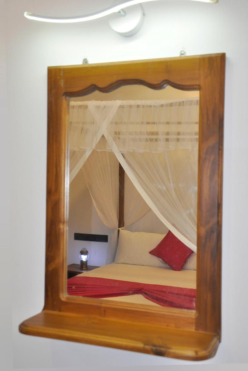 Maduranga N Guest Bed & Breakfast มิริสซา ภายนอก รูปภาพ