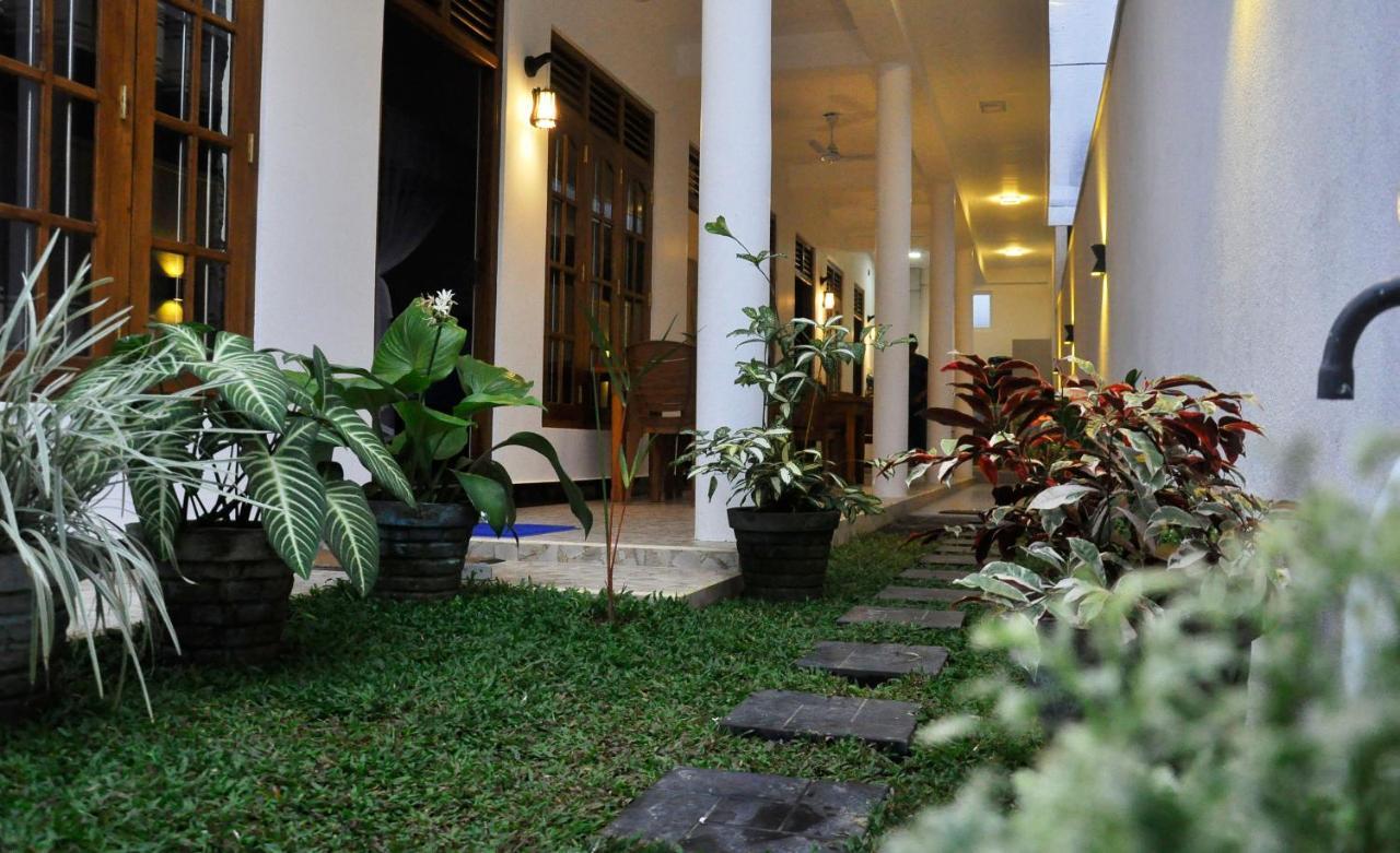Maduranga N Guest Bed & Breakfast มิริสซา ภายนอก รูปภาพ