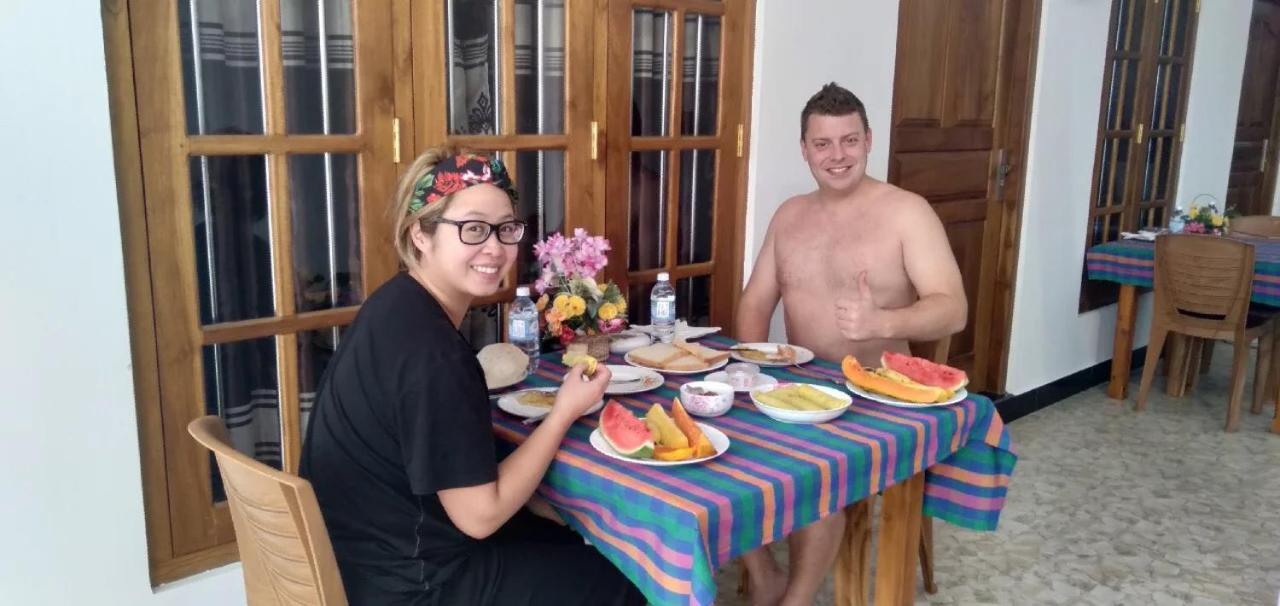Maduranga N Guest Bed & Breakfast มิริสซา ภายนอก รูปภาพ