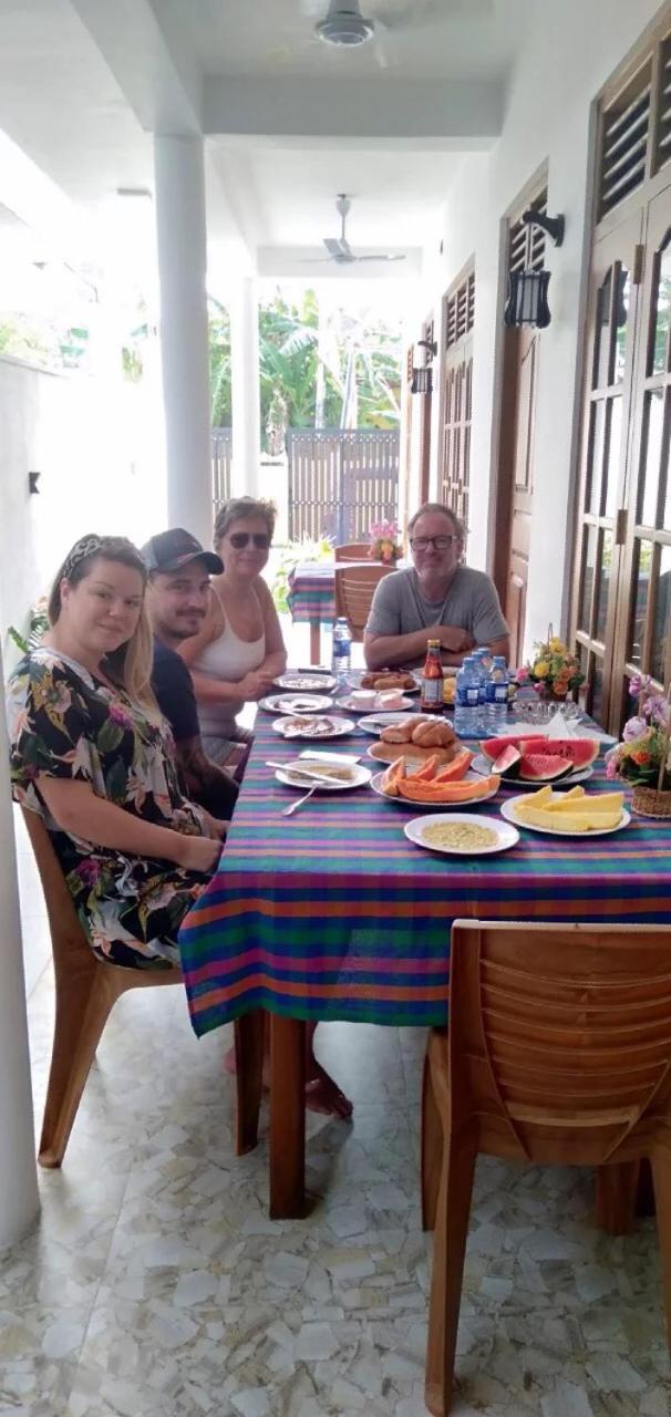 Maduranga N Guest Bed & Breakfast มิริสซา ภายนอก รูปภาพ