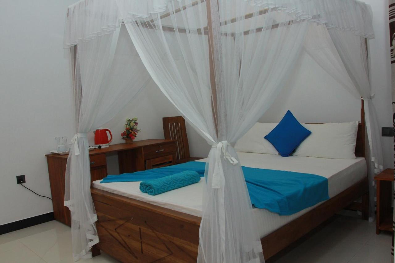 Maduranga N Guest Bed & Breakfast มิริสซา ภายนอก รูปภาพ