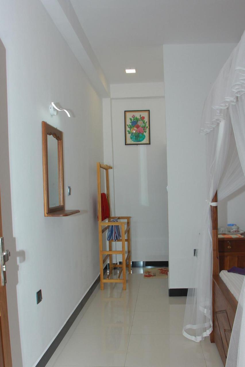 Maduranga N Guest Bed & Breakfast มิริสซา ภายนอก รูปภาพ