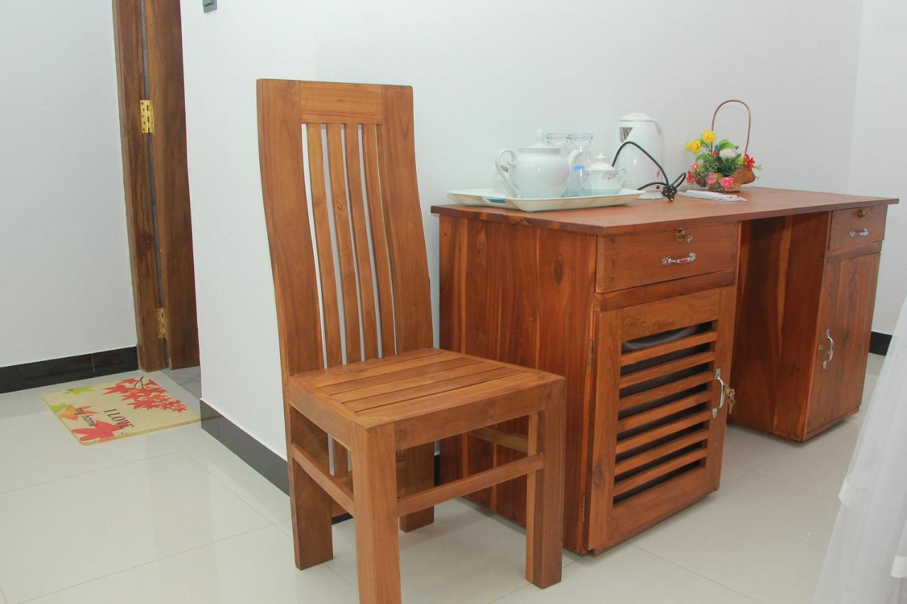 Maduranga N Guest Bed & Breakfast มิริสซา ภายนอก รูปภาพ